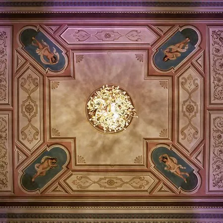 Cosmopolitan Hotel 5*