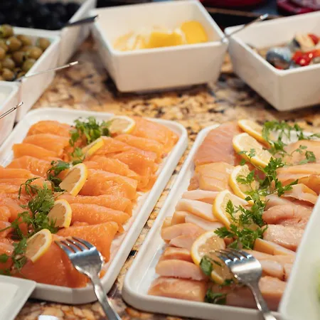 Cosmopolitan Hotel 5*