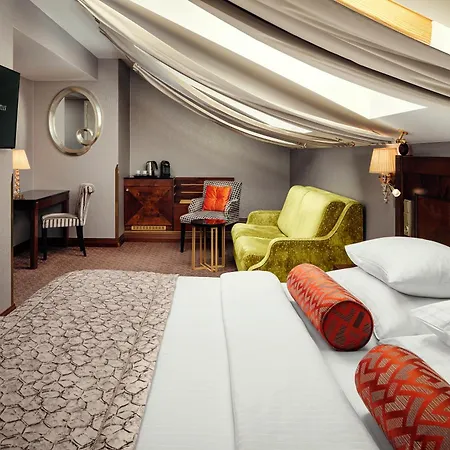 Cosmopolitan Hotel 5*