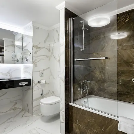 호텔 코스모폴리탄 5*