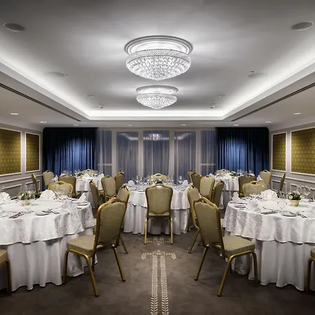 Cosmopolitan 5*