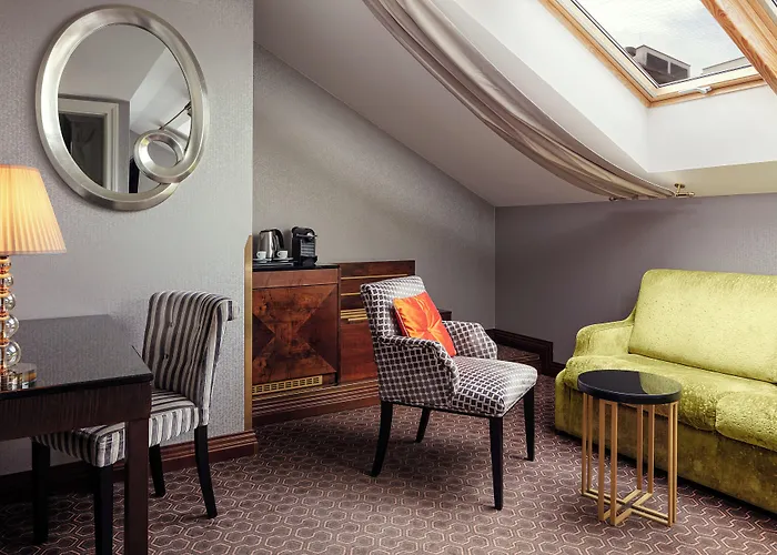 Cosmopolitan Hotell 5*